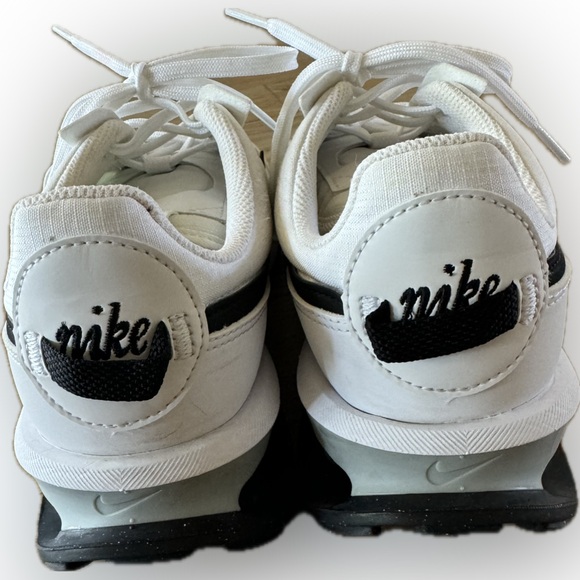 Nike Women’s Air Max Pre-Day White Black Sneakers Size 8 - Picture 5 of 7